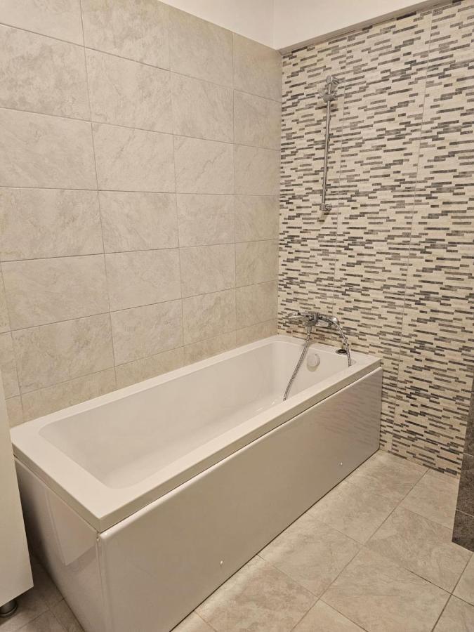 Astero Apartments Premium Accomodation Iasi Eksteriør bilde