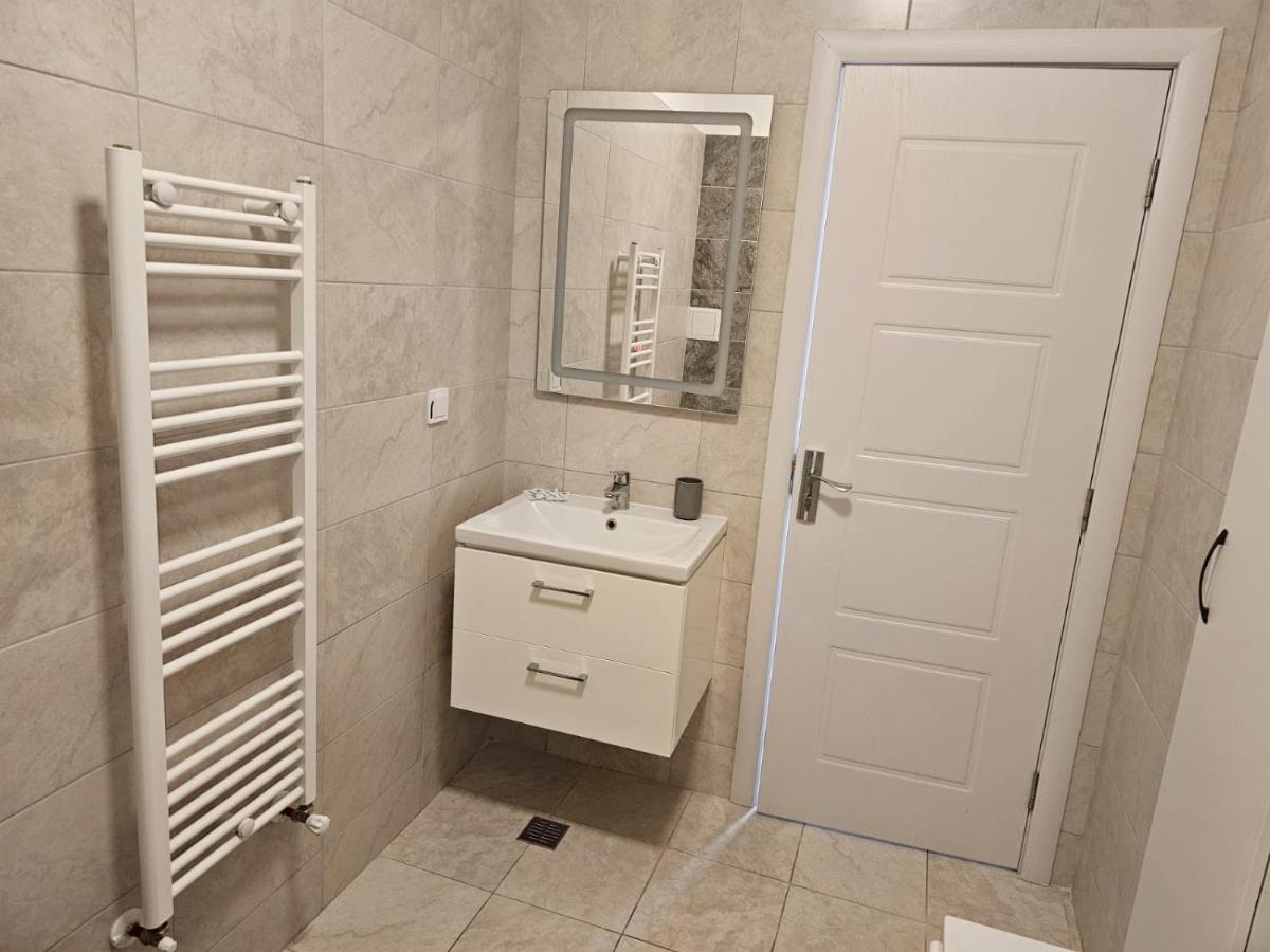 Astero Apartments Premium Accomodation Iasi Eksteriør bilde